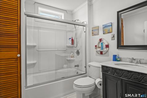 94 Neptune Avenue New London CT 06320