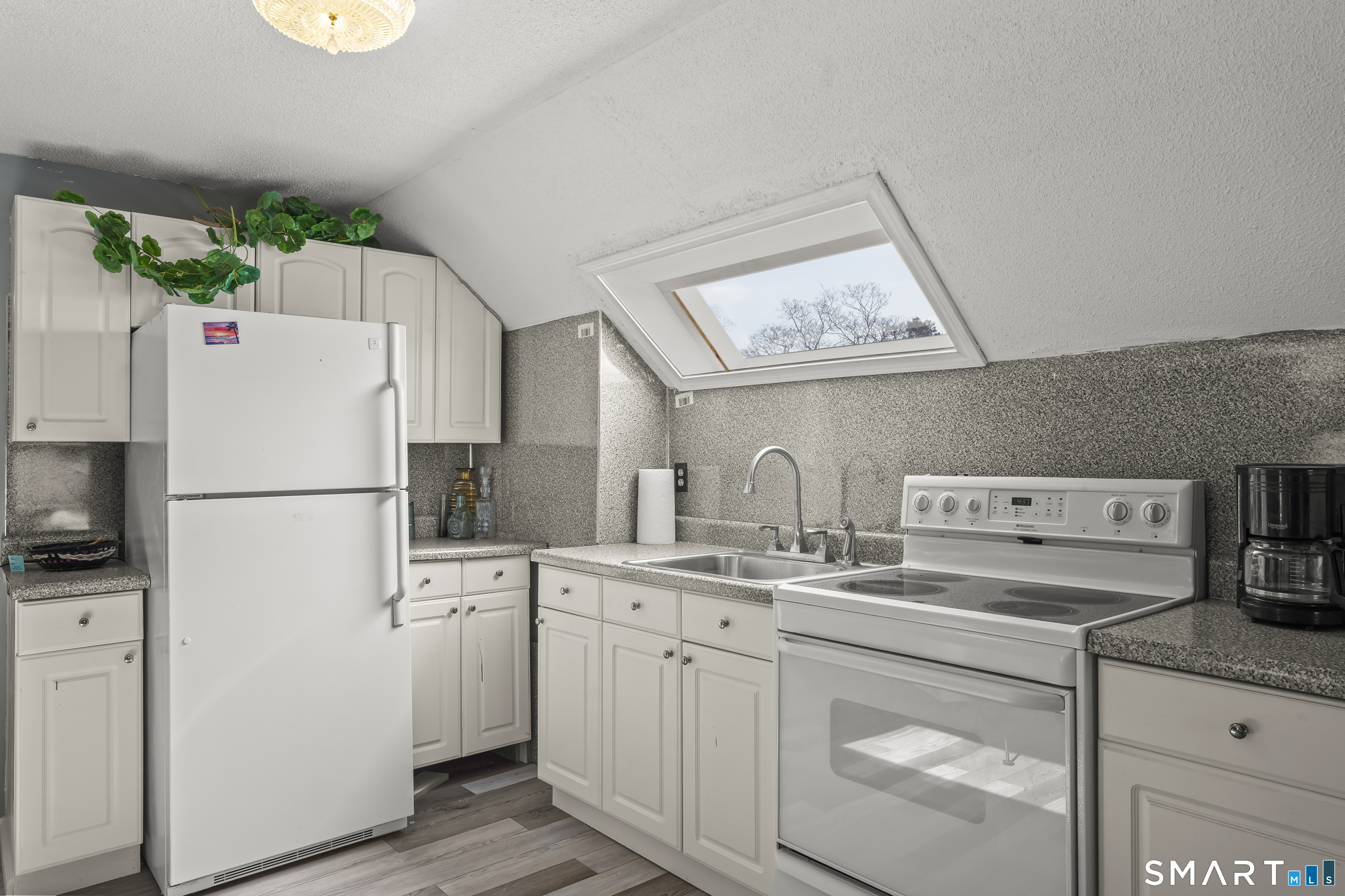 94 Neptune Avenue New London CT 06320