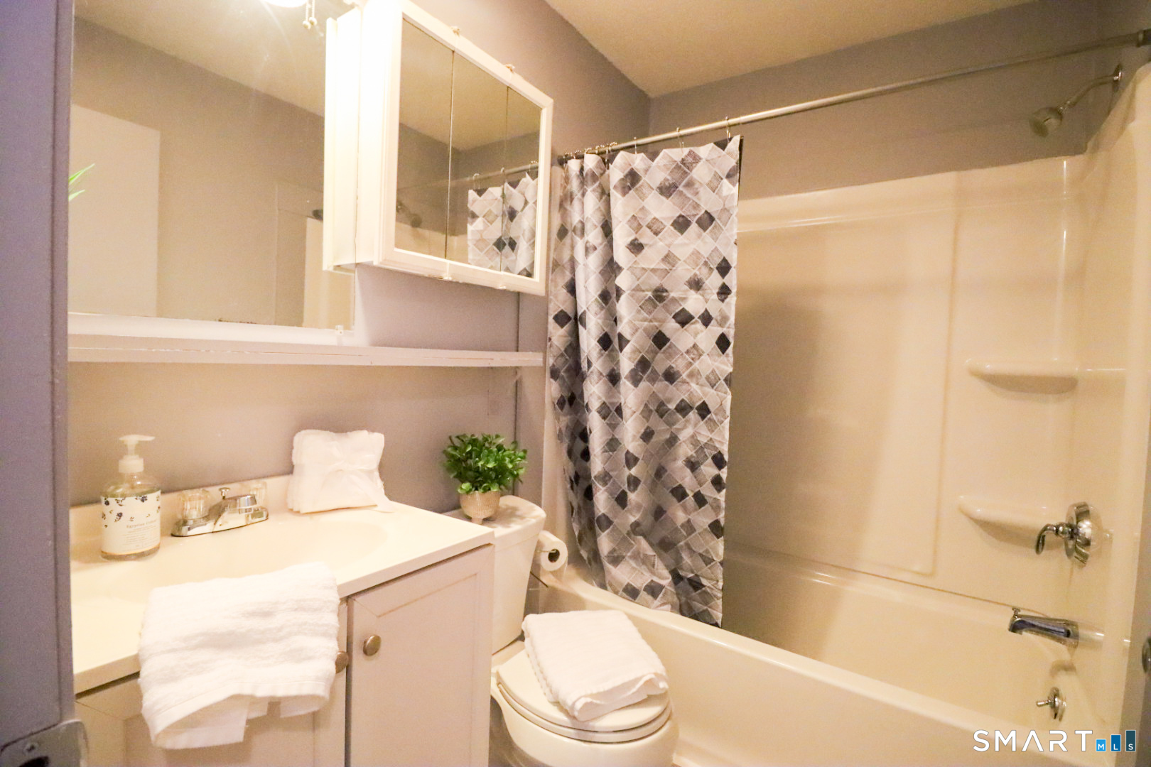76 Summer Street New London CT 06320