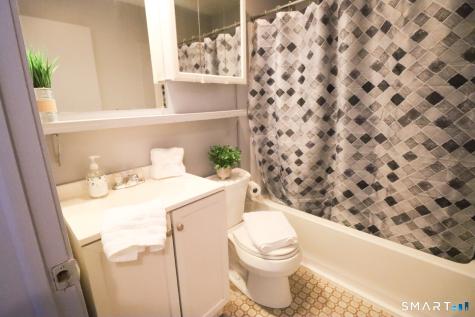 76 Summer Street New London CT 06320