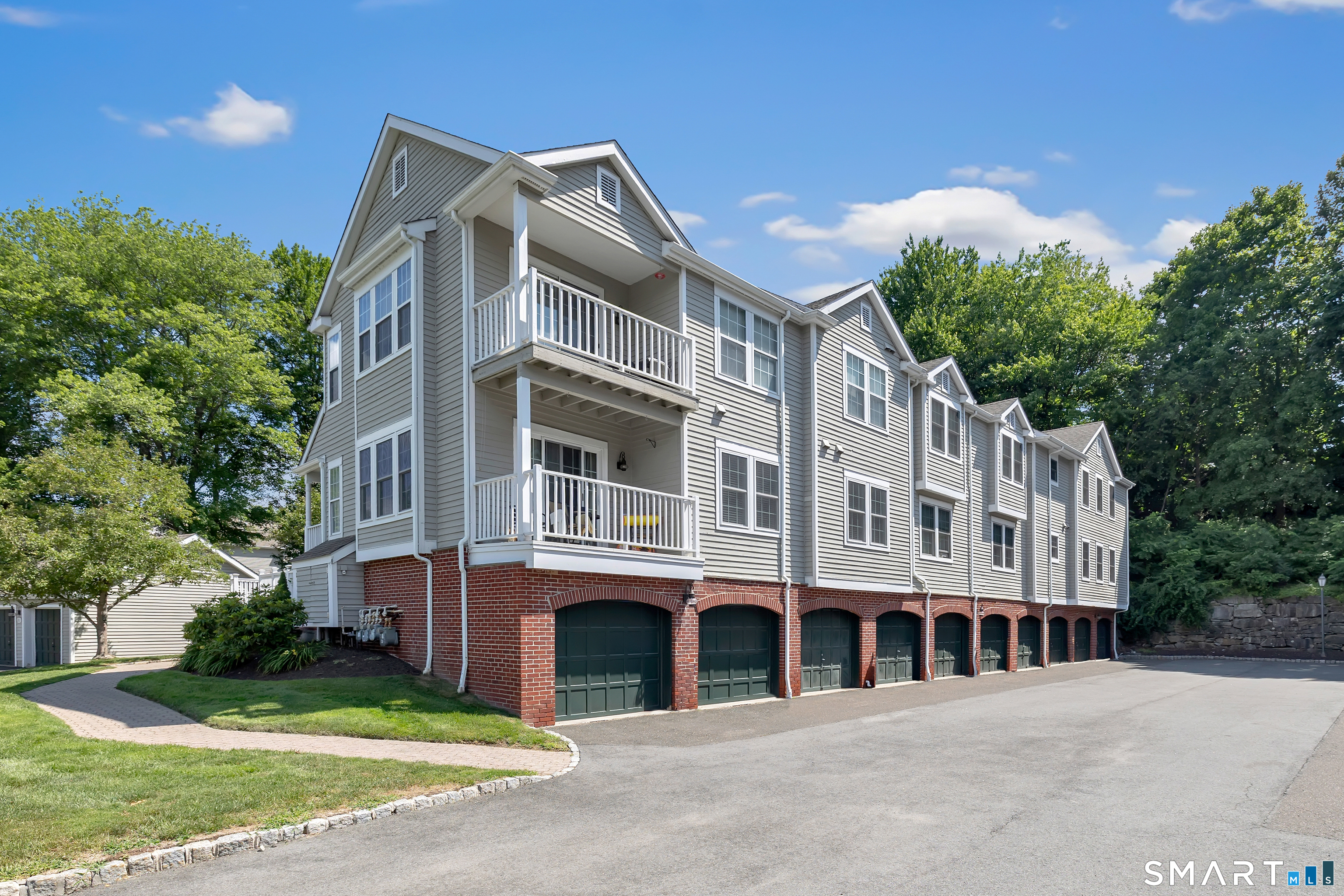259 Mayfield Drive Trumbull CT 06611