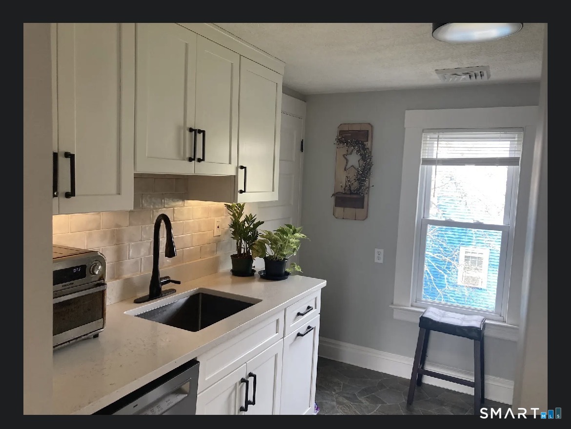 87 East Street Windsor CT 06095