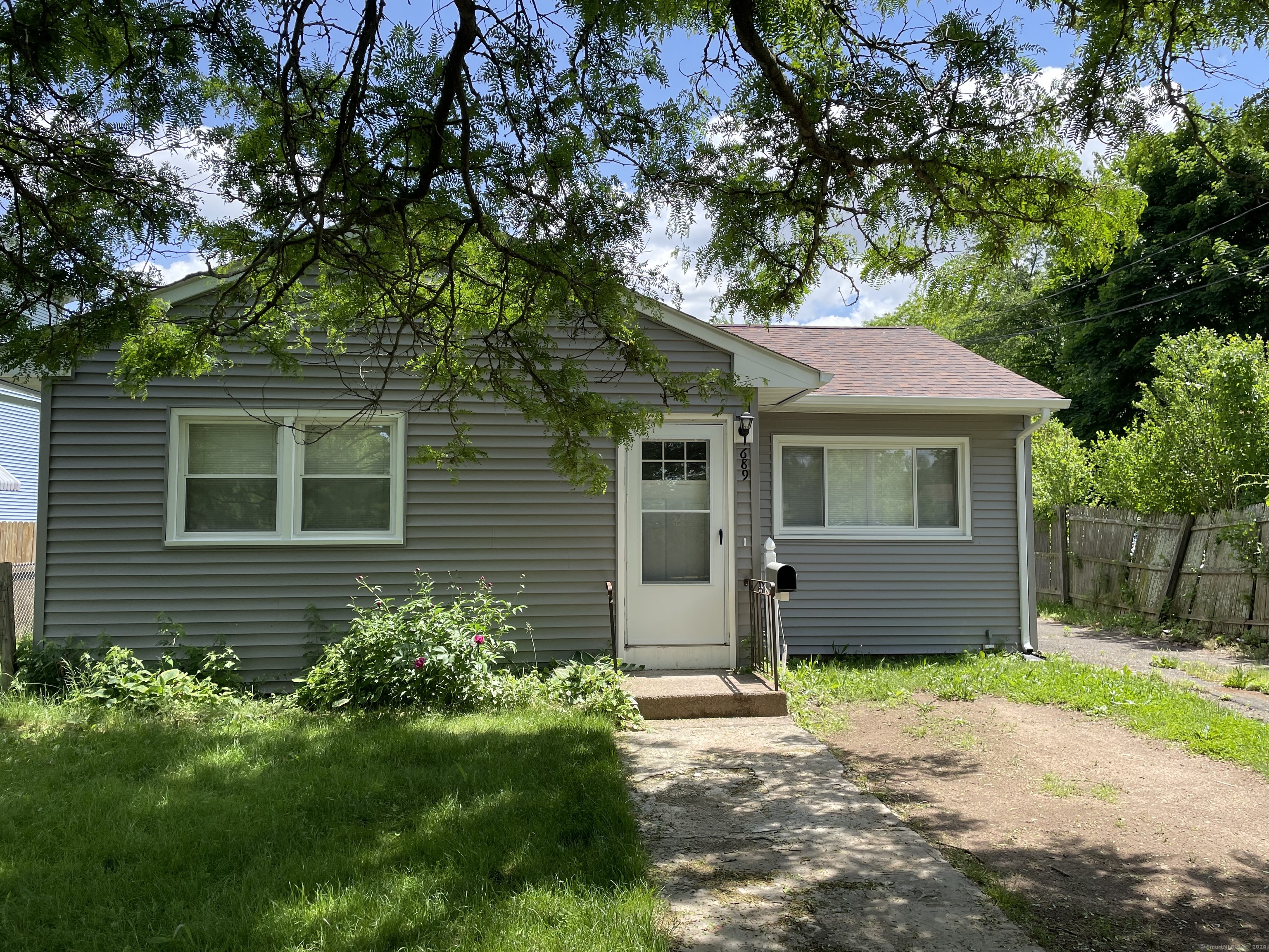 689 Newhall Street Hamden CT 06517