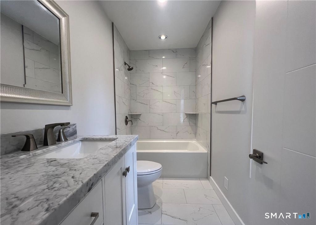 429 Round Hill Road Fairfield CT 06824