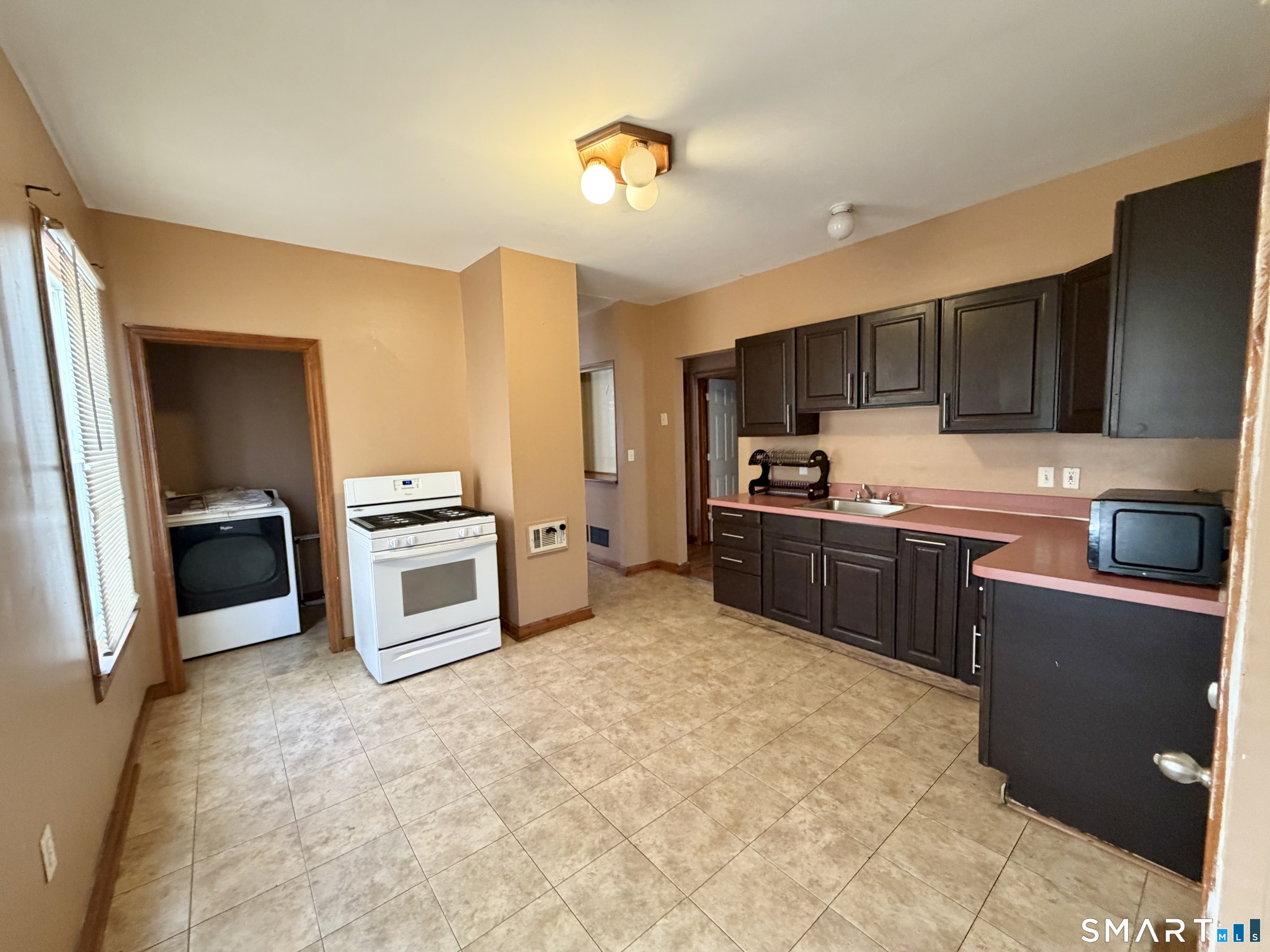 1662 Fairfield Avenue Bridgeport CT 06605