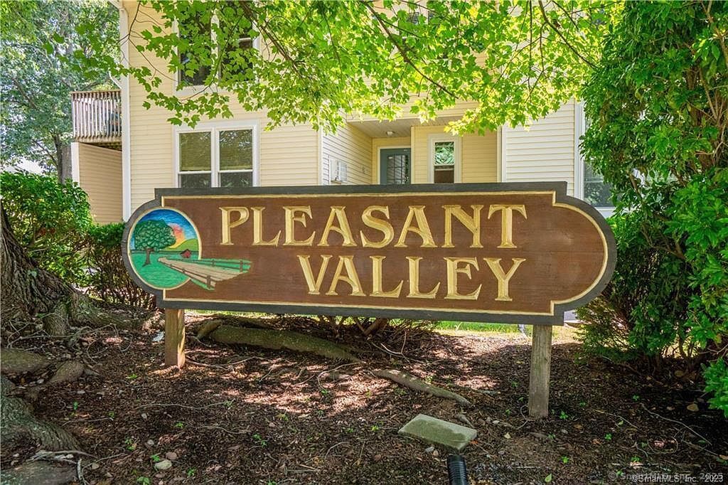 949 Pleasant Valley Condo Road South Windsor CT 06074