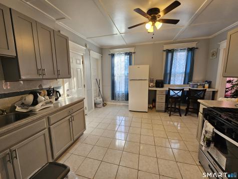 592 Laurel Avenue Bridgeport CT 06605