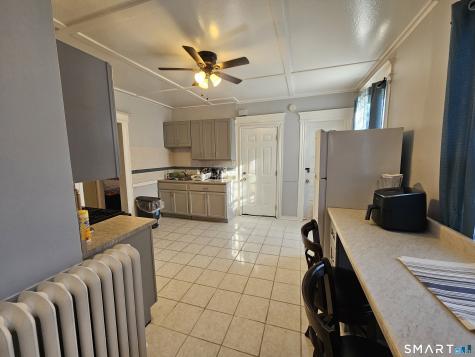 592 Laurel Avenue Bridgeport CT 06605