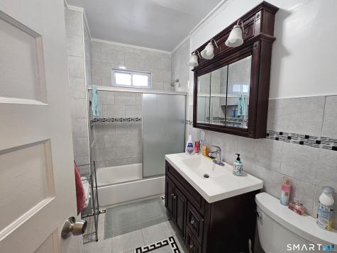 592 Laurel Avenue Bridgeport CT 06605