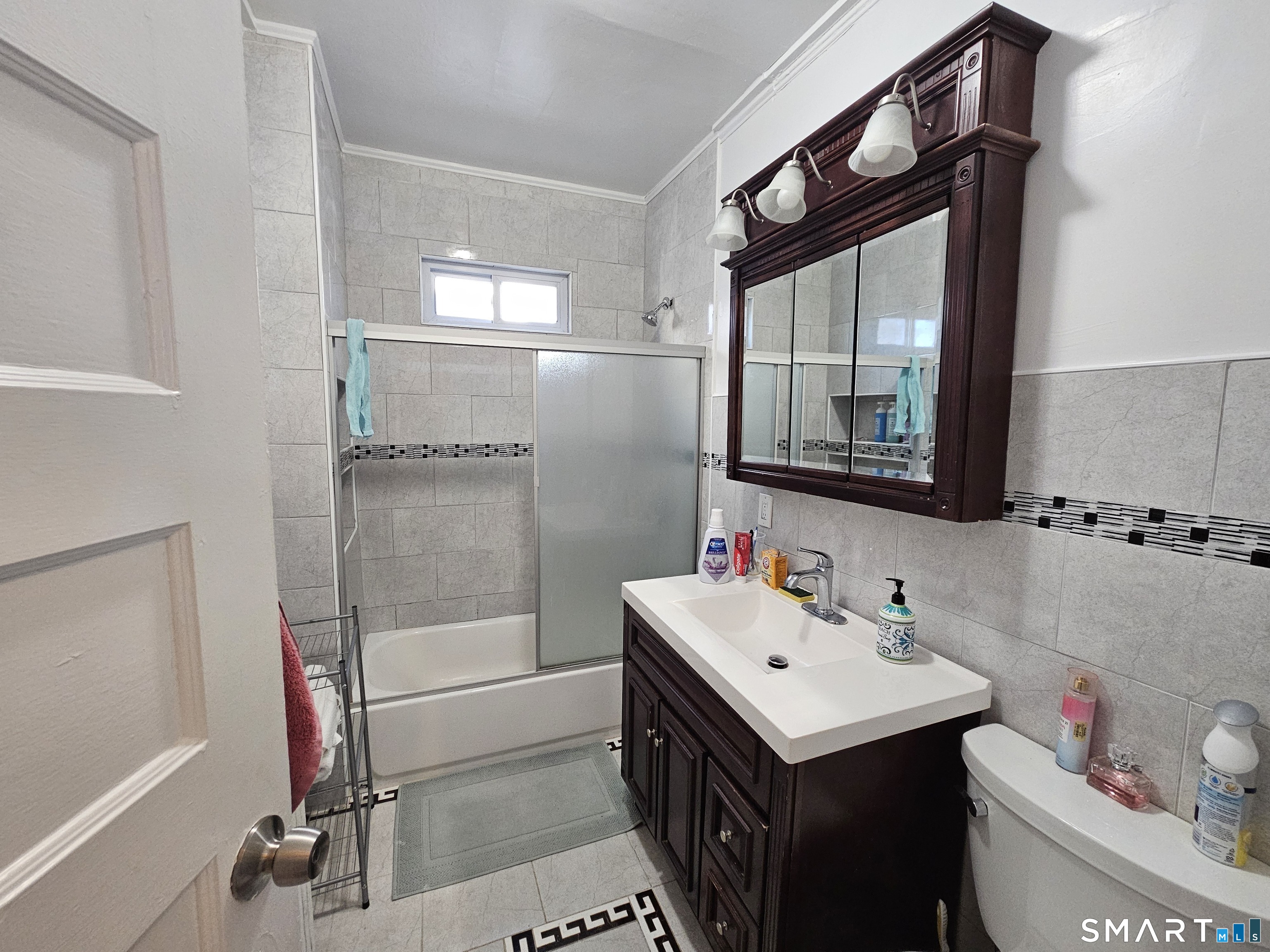 592 Laurel Avenue Bridgeport CT 06605