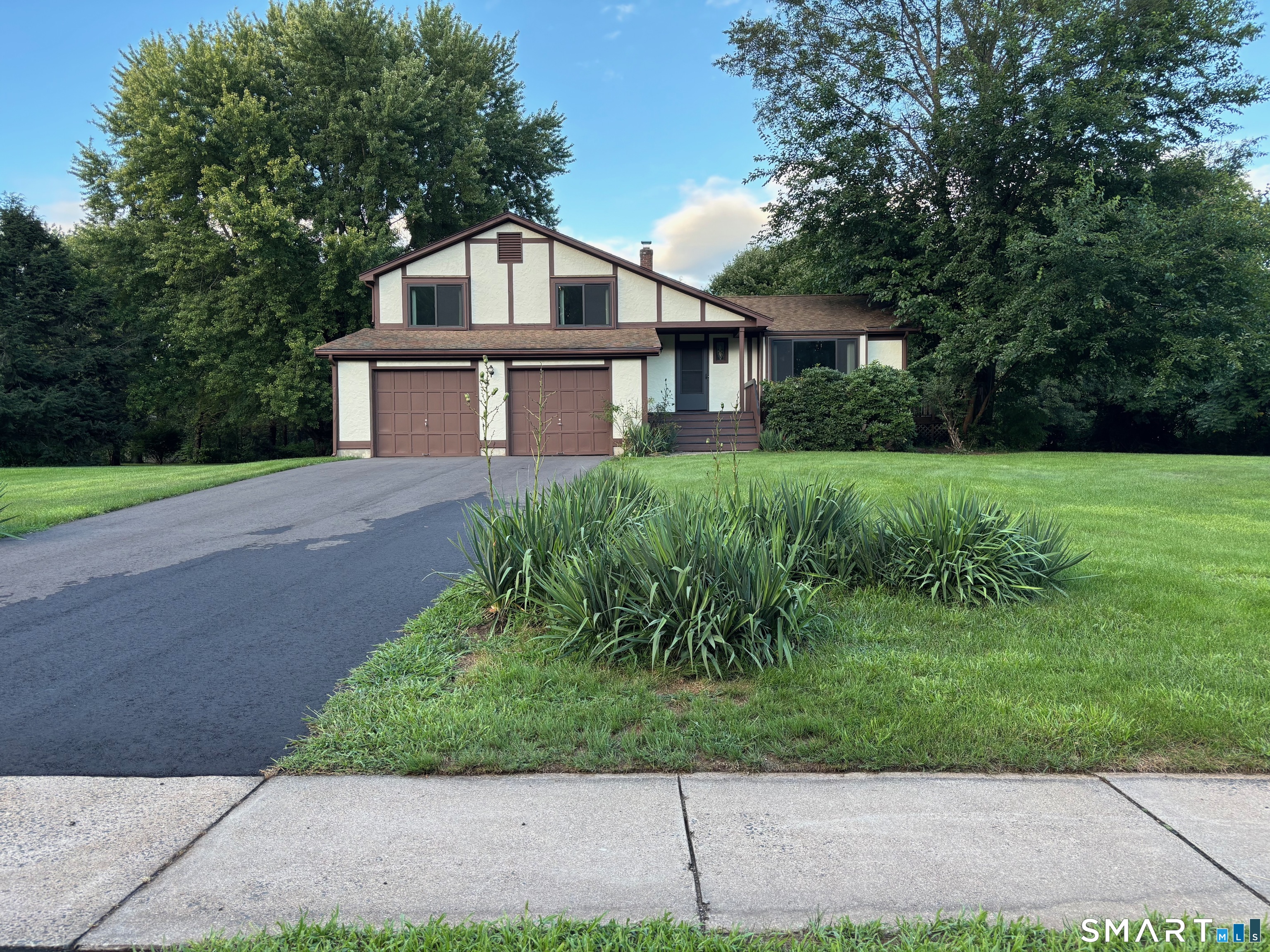 33 Lochview Drive Windsor CT 06095