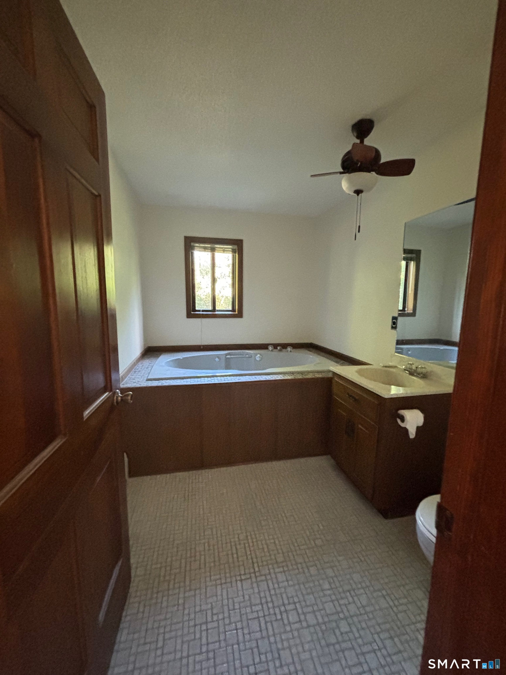 33 Lochview Drive Windsor CT 06095