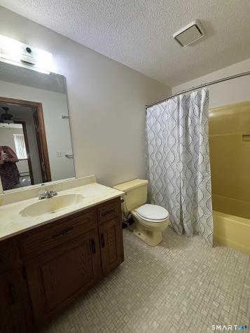 33 Lochview Drive Windsor CT 06095