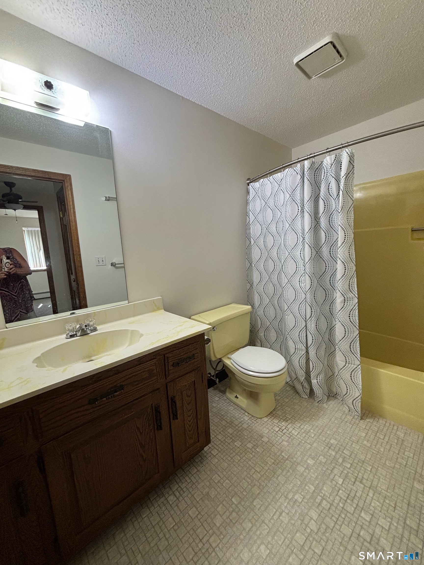 33 Lochview Drive Windsor CT 06095