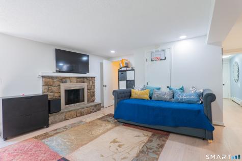 15 Farrell Road Newtown CT 06470
