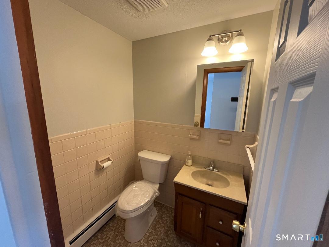 633 Center Street Manchester CT 06040