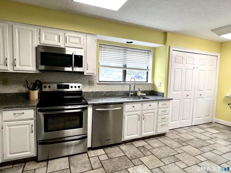 334 Conestoga Way Glastonbury CT 06033