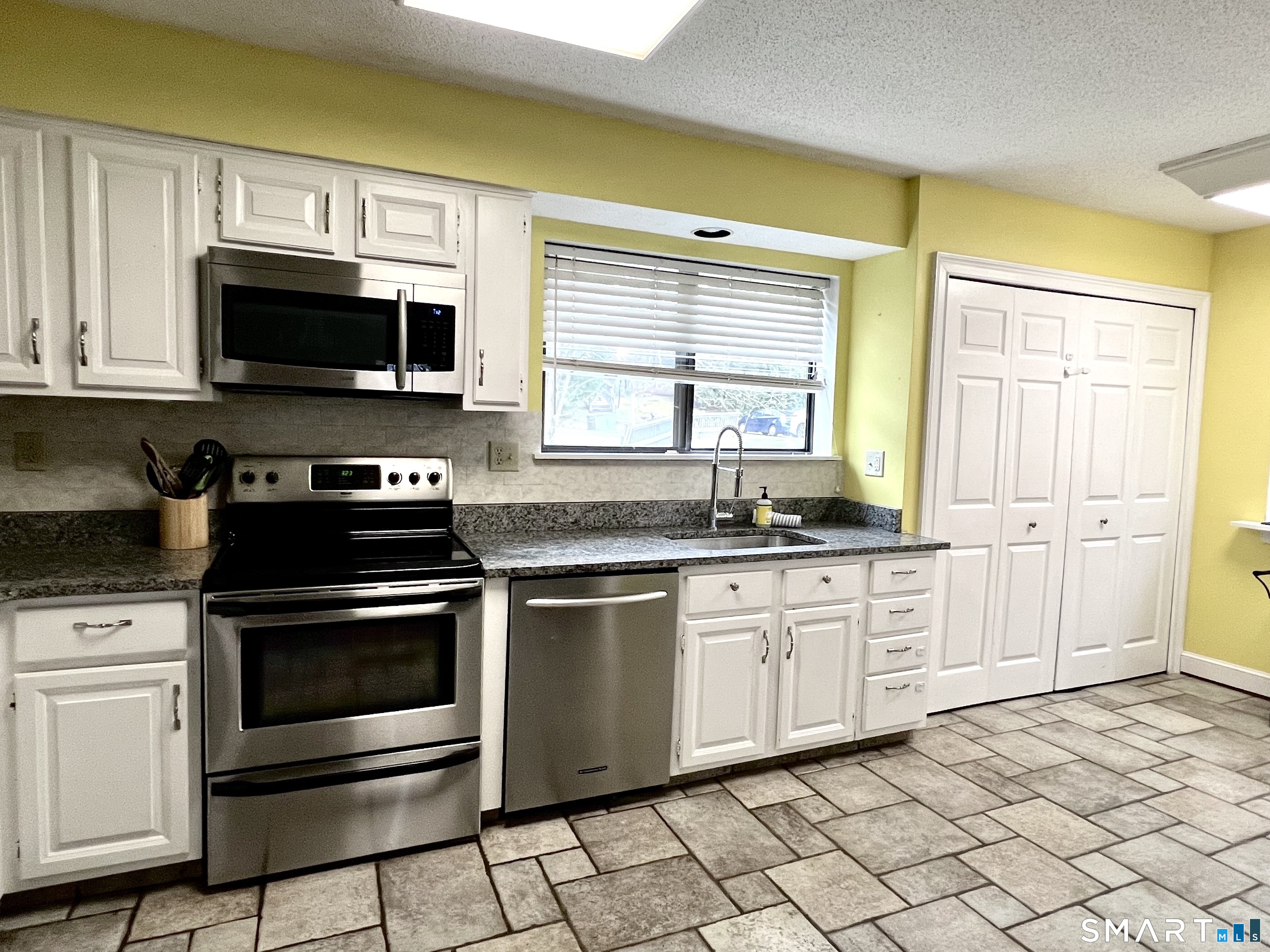 334 Conestoga Way Glastonbury CT 06033