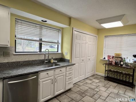 334 Conestoga Way Glastonbury CT 06033