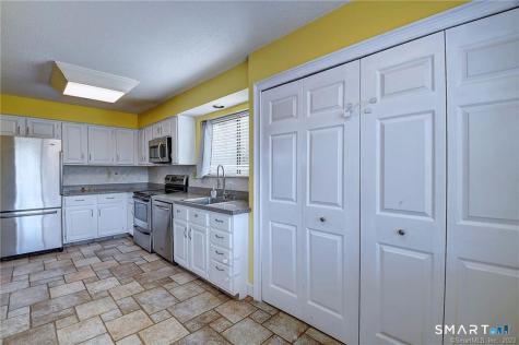334 Conestoga Way Glastonbury CT 06033