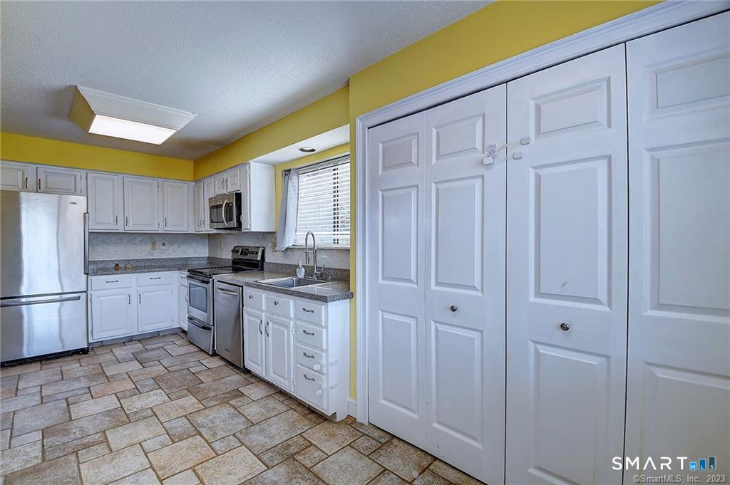334 Conestoga Way Glastonbury CT 06033