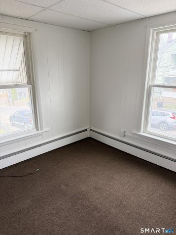 33 Pilgrim Avenue Waterbury CT 06704