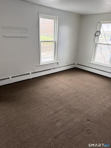 33 Pilgrim Avenue Waterbury CT 06704