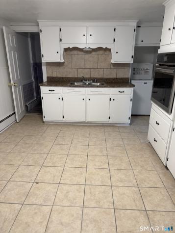 33 Pilgrim Avenue Waterbury CT 06704