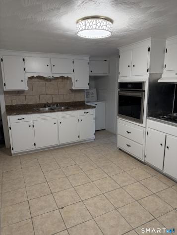 33 Pilgrim Avenue Waterbury CT 06704