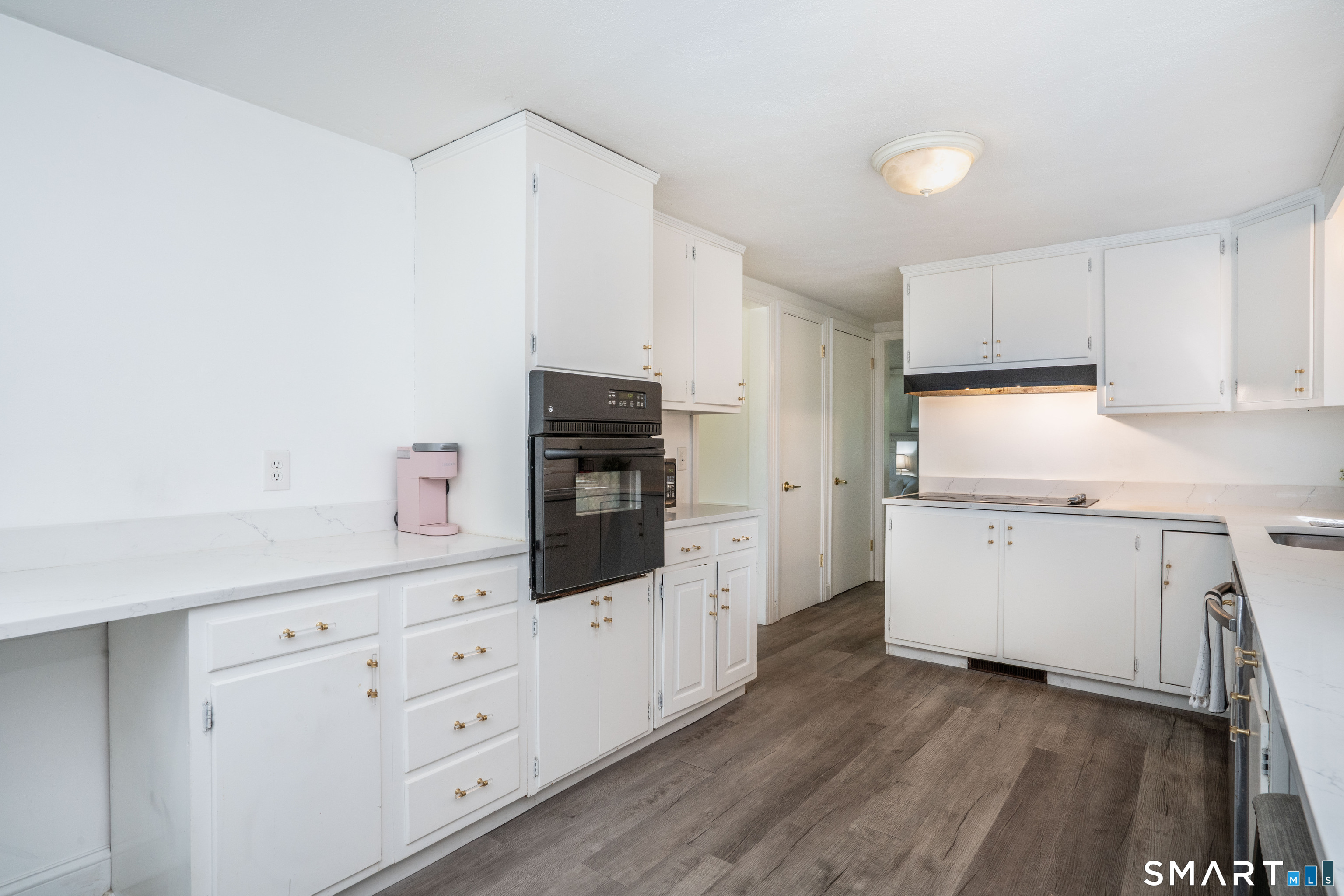 25 Greensview Drive West Hartford CT 06107