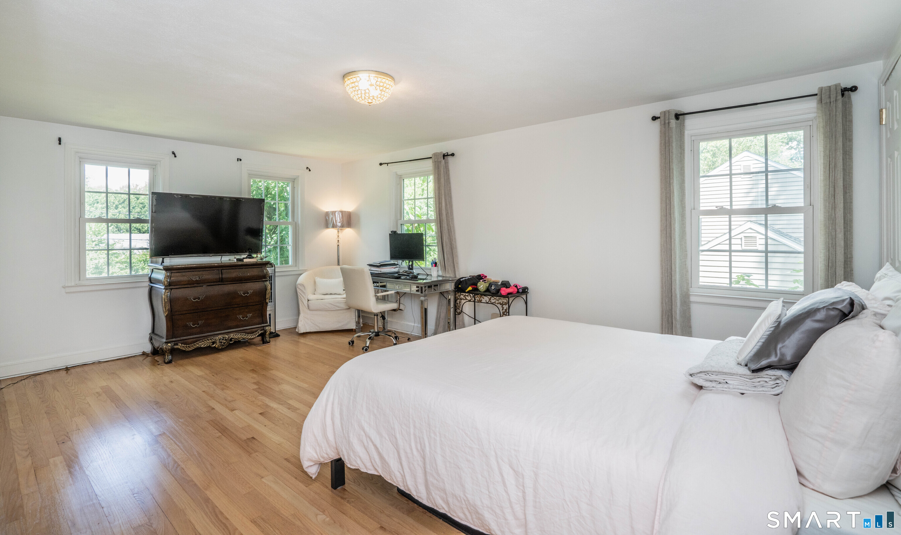 25 Greensview Drive West Hartford CT 06107