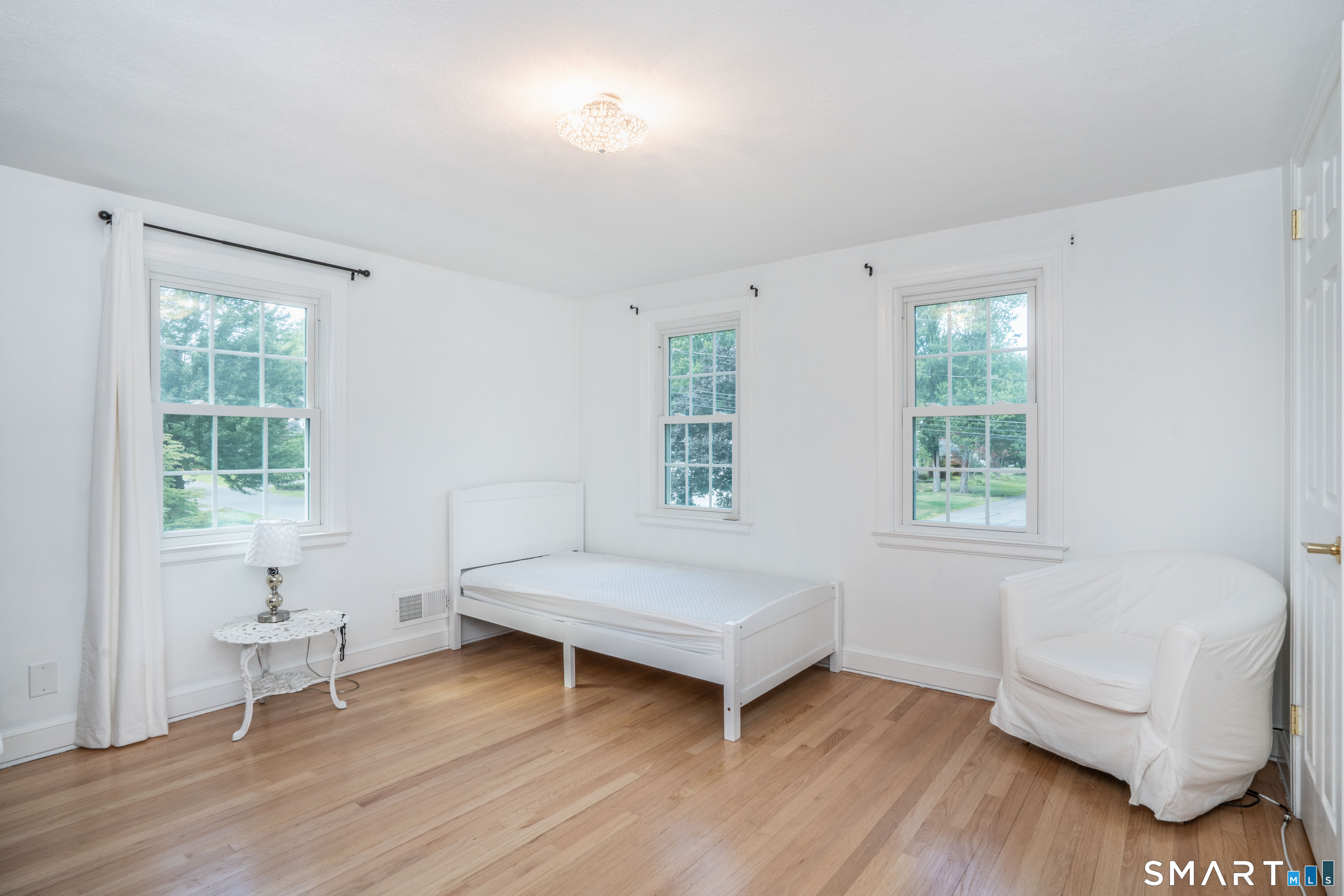 25 Greensview Drive West Hartford CT 06107