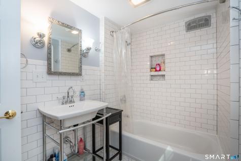 25 Greensview Drive West Hartford CT 06107