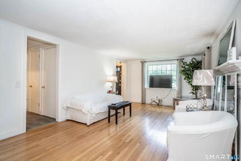 25 Greensview Drive West Hartford CT 06107