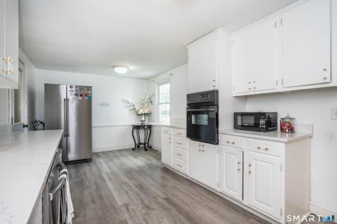 25 Greensview Drive West Hartford CT 06107