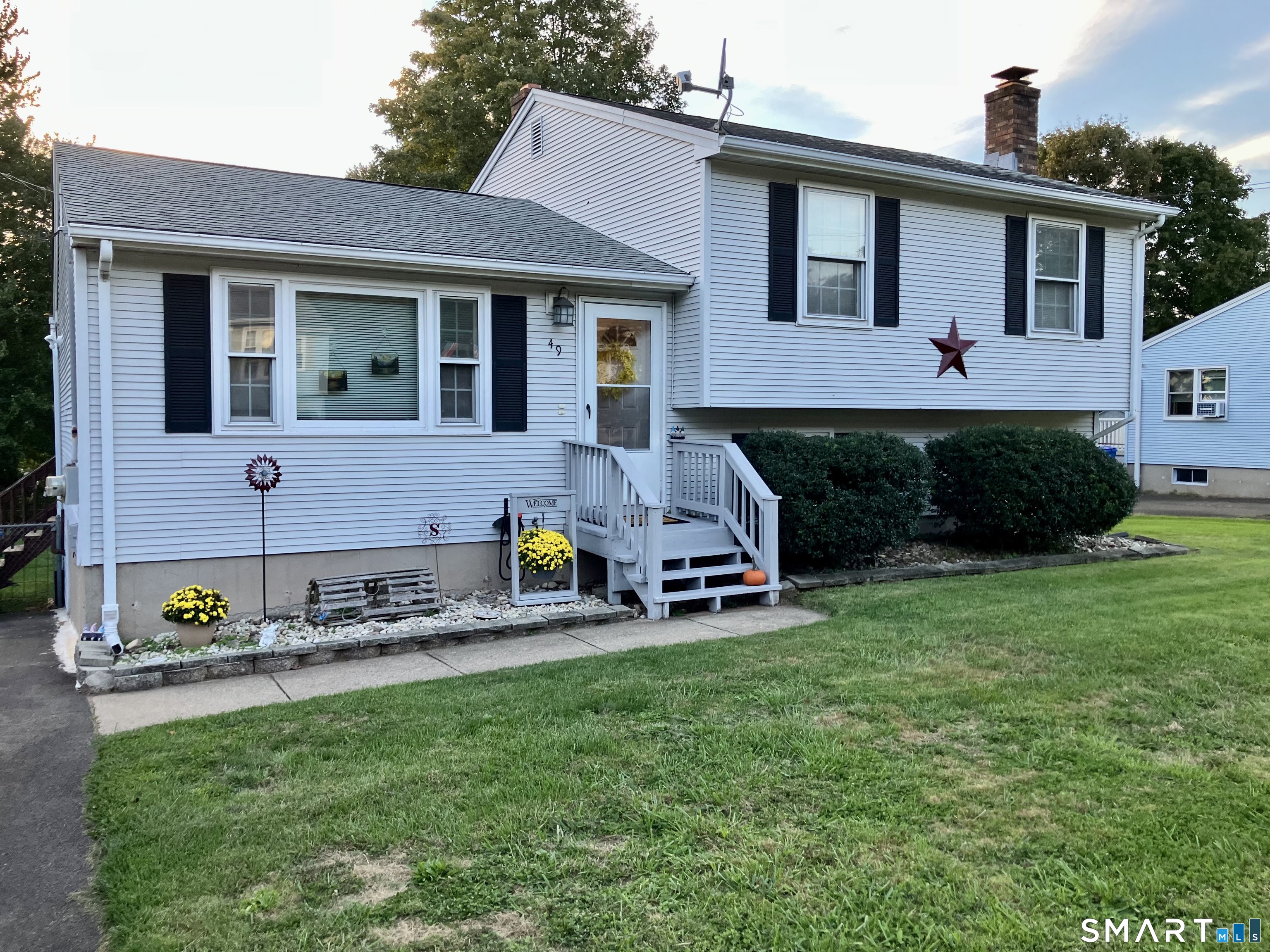 Hamden CT, 49 Costanzo Court