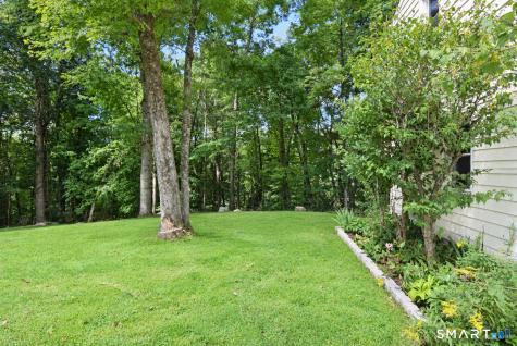 22 Peaceable Street Redding CT 06896