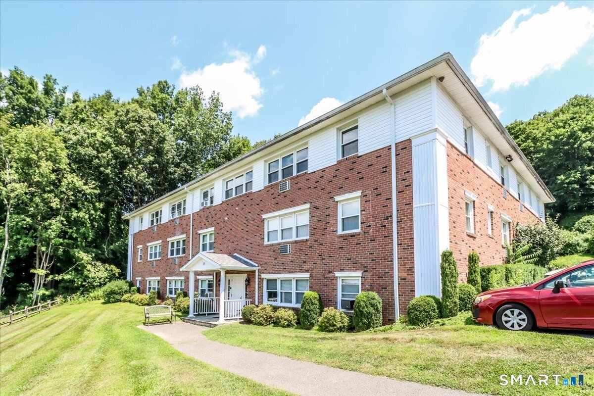 17 Fordyce Court New Milford CT 06776