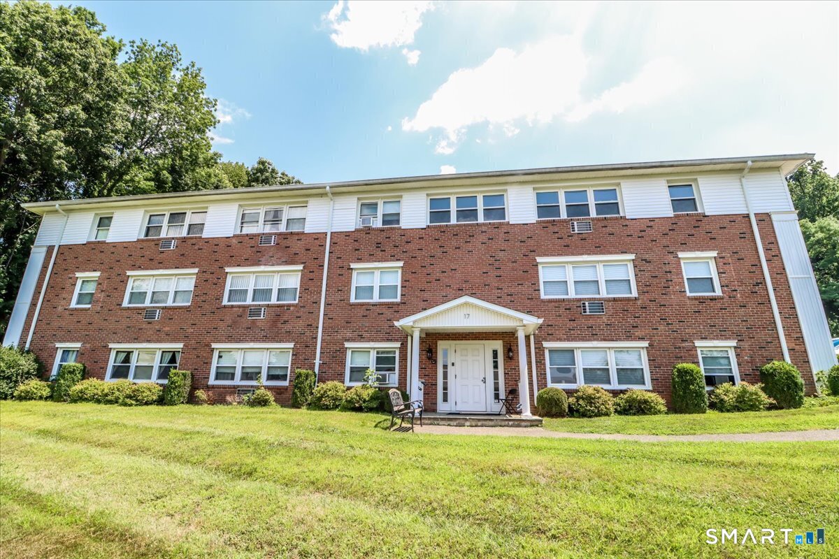 17 Fordyce Court New Milford CT 06776