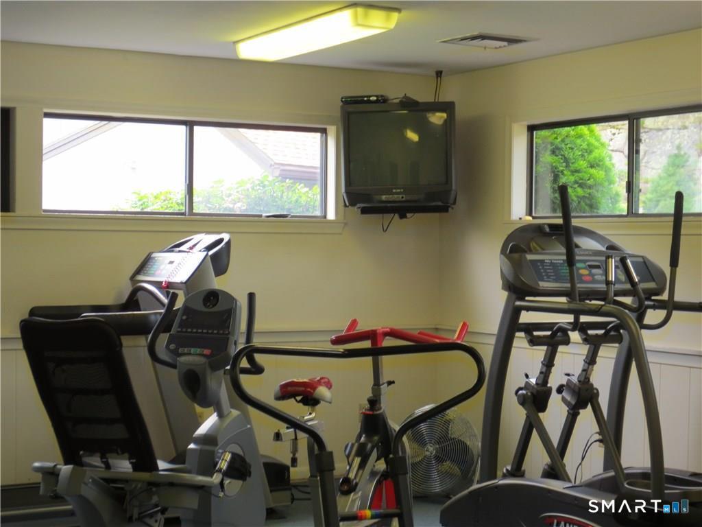 12 Harbour Village Branford CT 06405