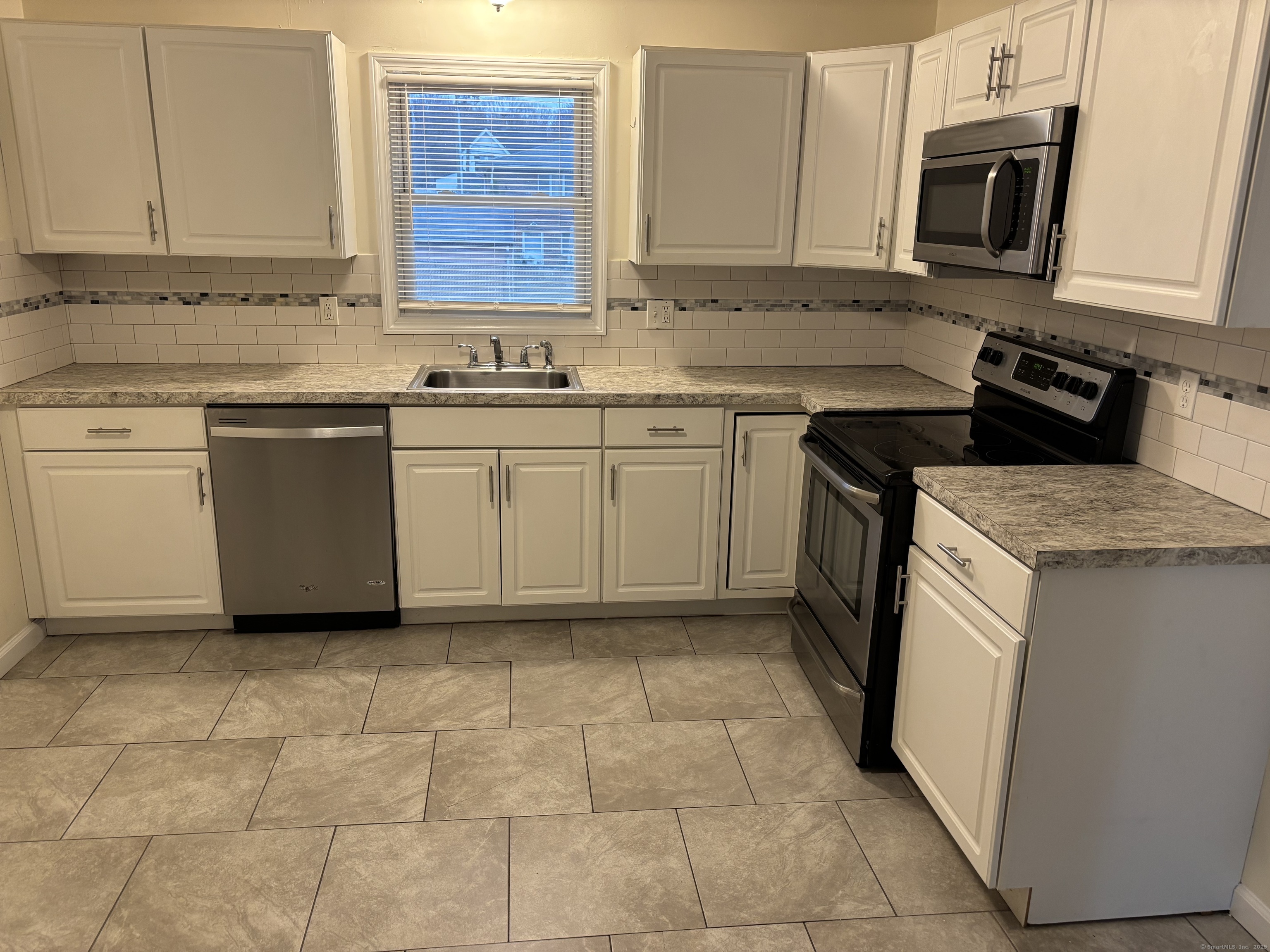 14 Elmview Circle Waterbury CT 06708