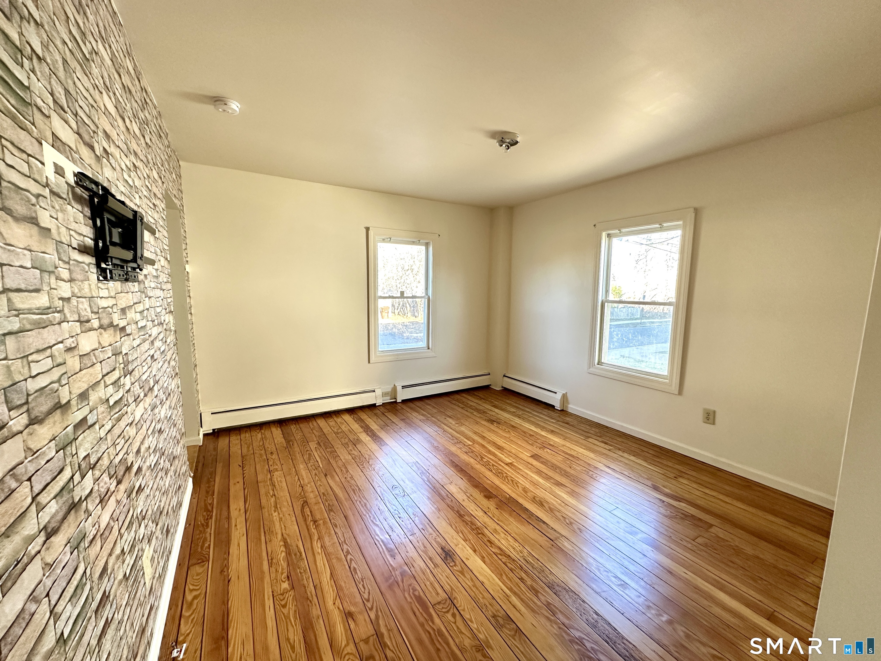 60 Tariff Street Enfield CT 06082