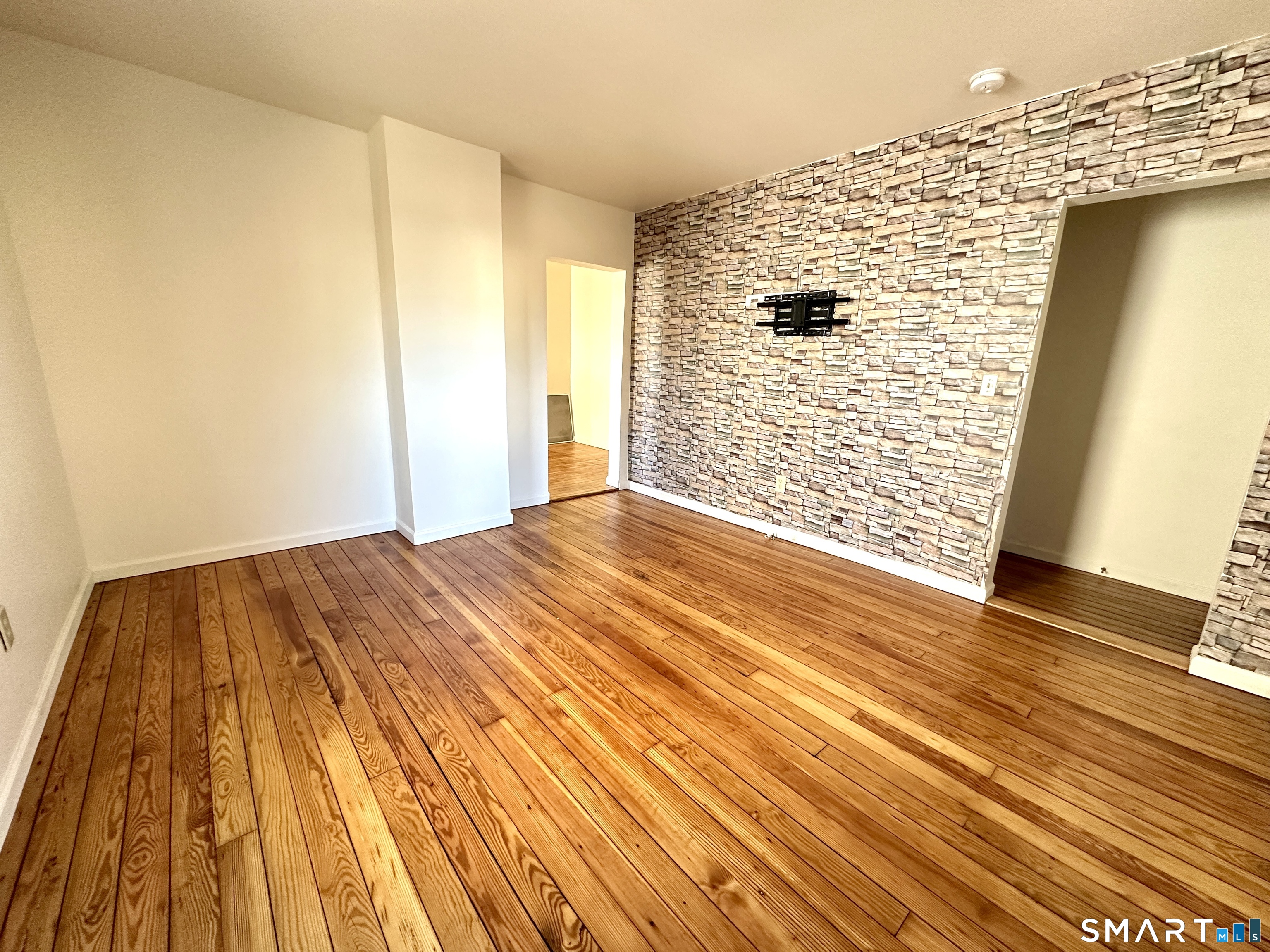 60 Tariff Street Enfield CT 06082