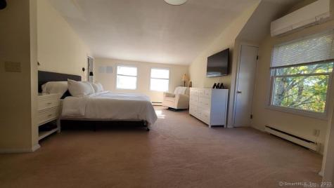 10 Fleetwood Drive Danbury CT 06810