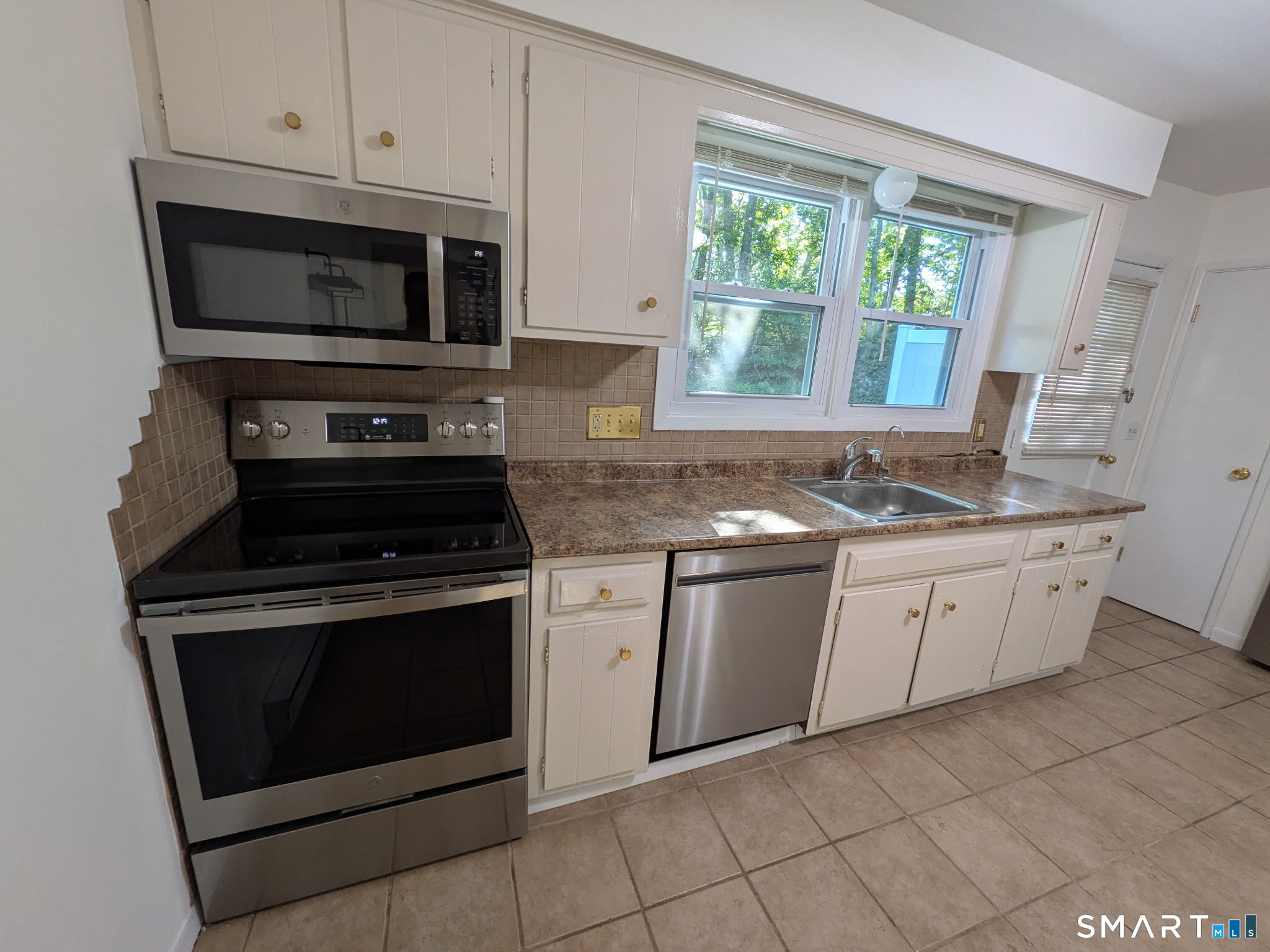 61 Dover Court Branford CT 06405