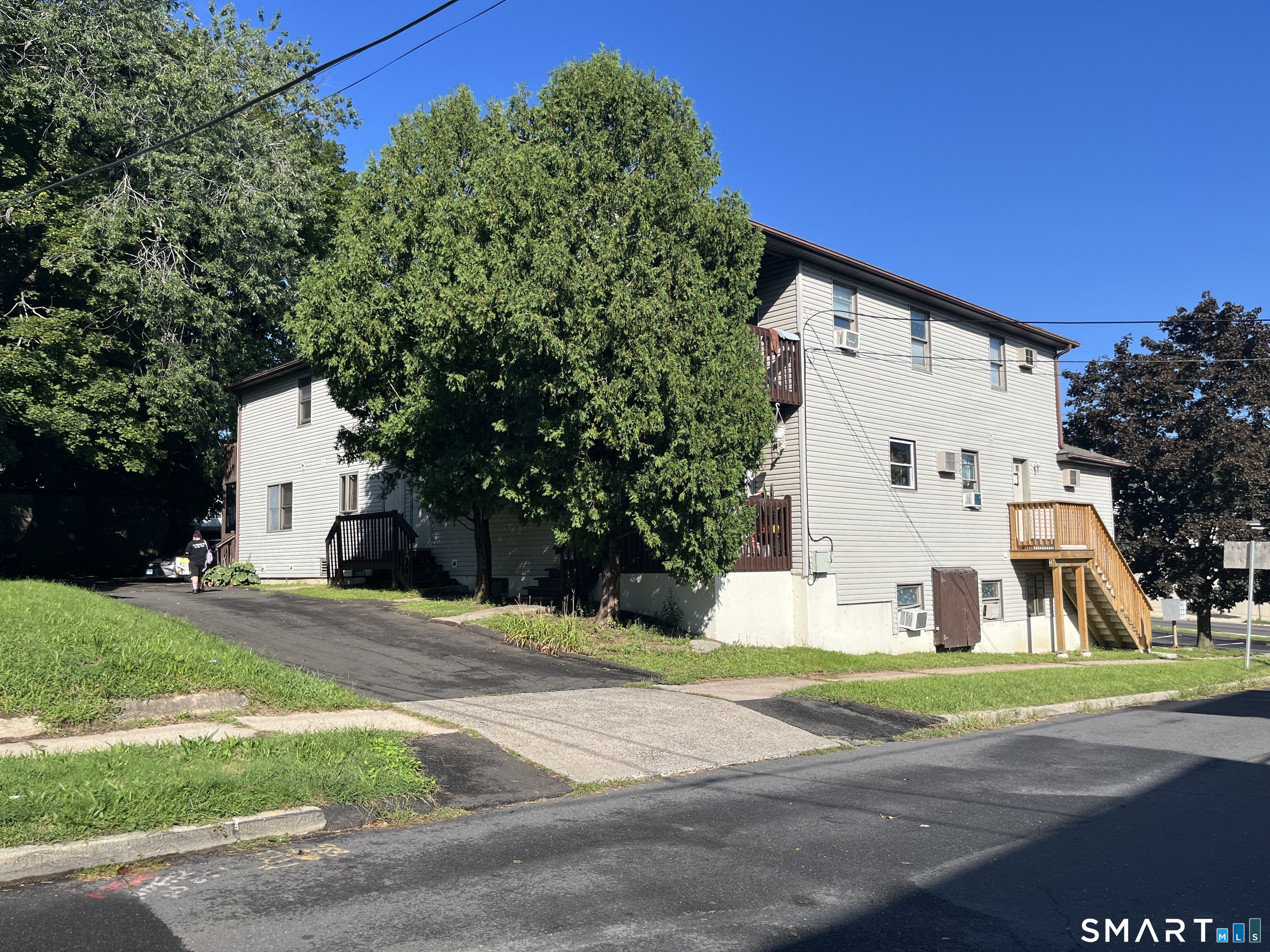 31 Divinity Street Bristol CT 06010