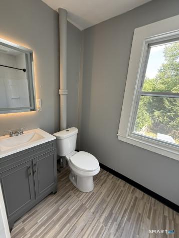 32 Main Street Simsbury CT 06081
