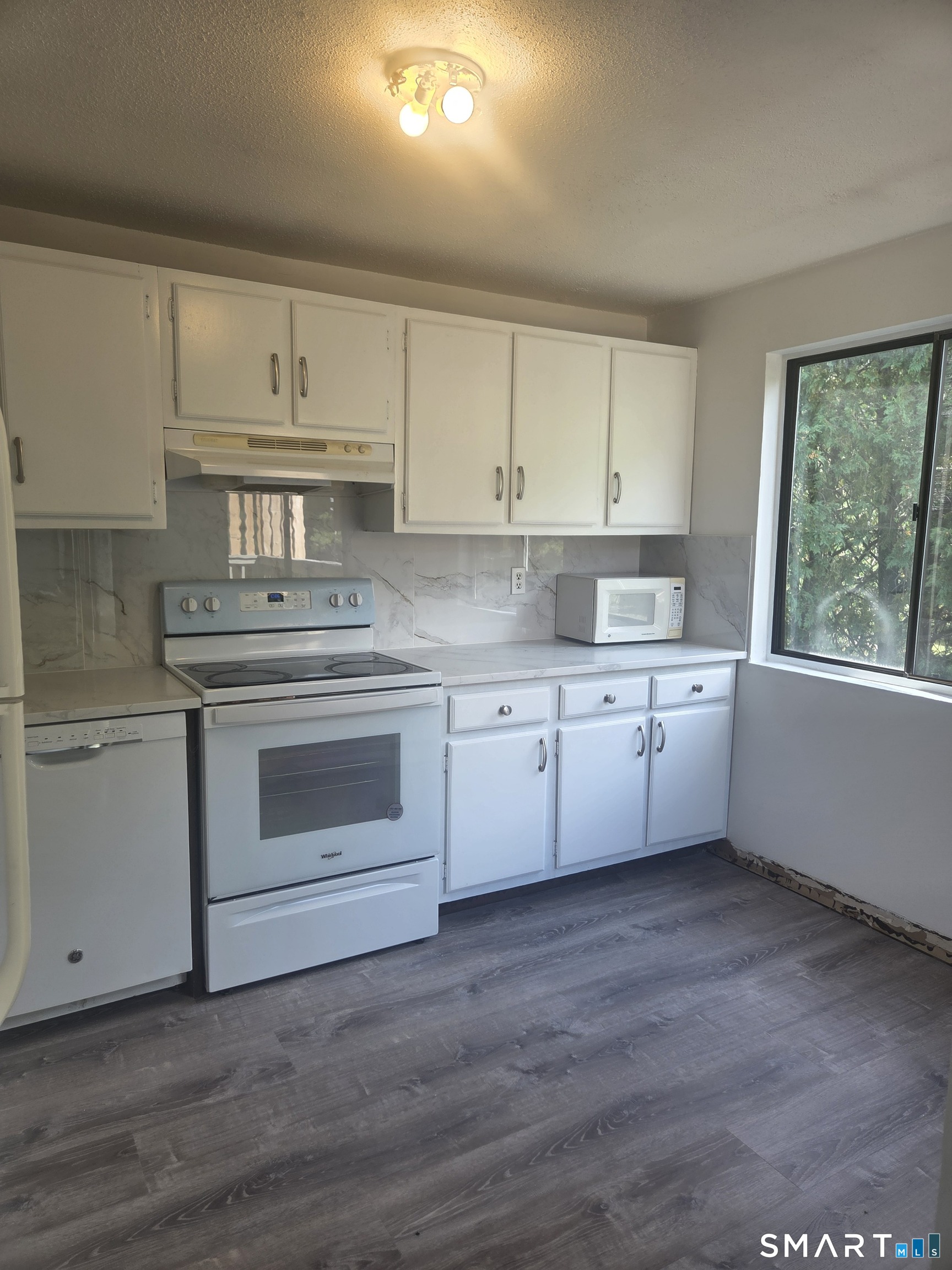 Danbury CT, 7 Padanaram Road, Unit J216