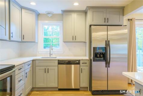33 Sky View Drive West Hartford CT 06117