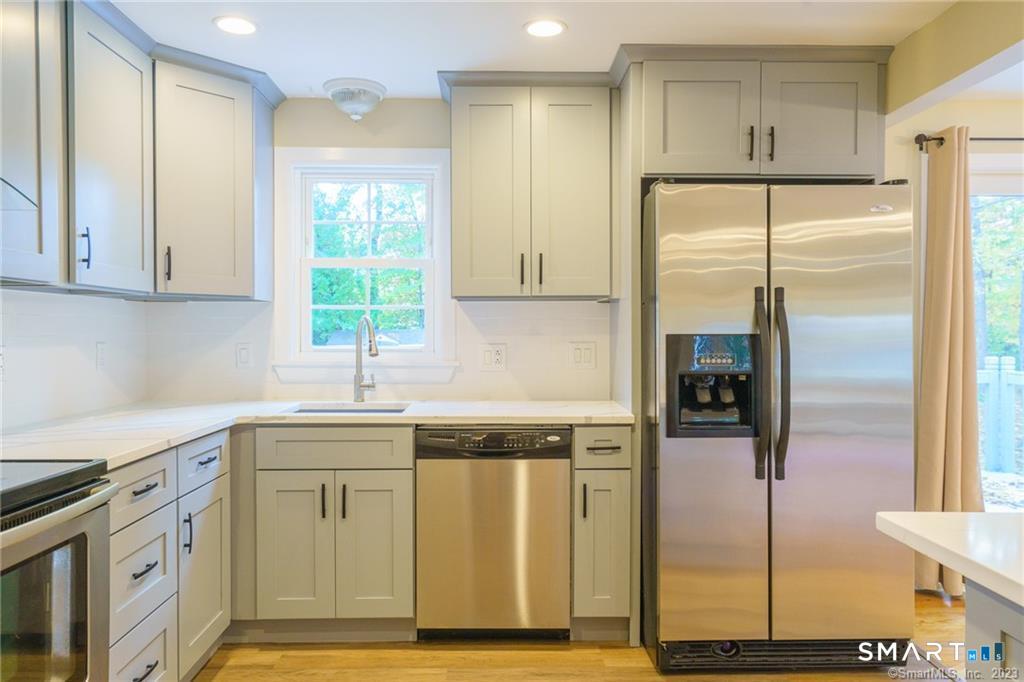 33 Sky View Drive West Hartford CT 06117